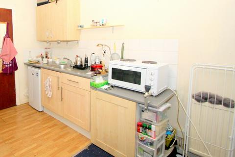 Flat to rent, Colney Hatch Lane, Muswell Hill, N10