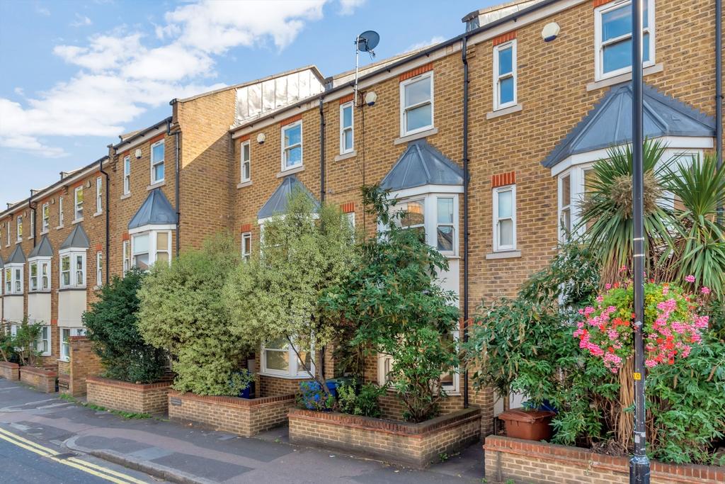 Balmoral Court, Merrow Street, Walworth SE17 5 bed terraced house £
