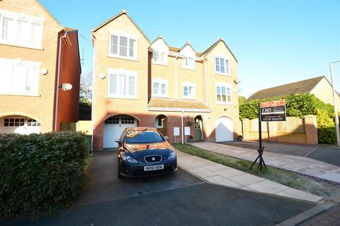 3 bedroom townhouse to rent, Quarrybank Rise, Winsford