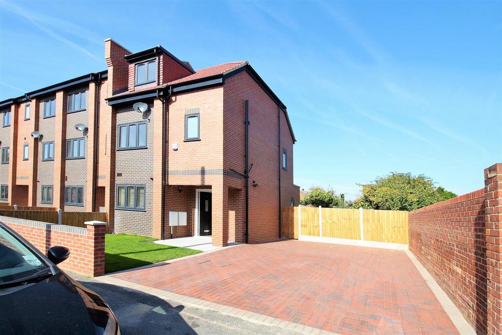 Caldy Road, Belvedere 3 bed end of terrace house £420,000