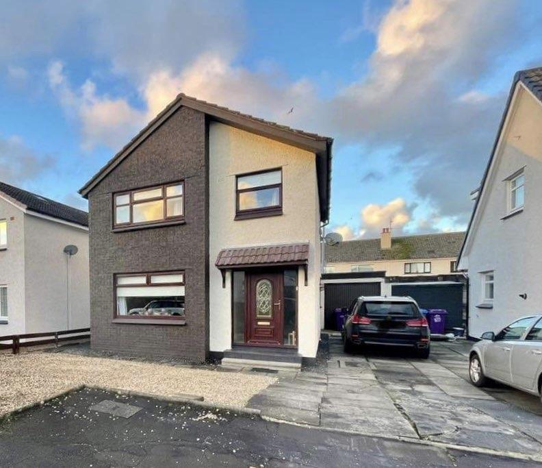 Coll Gardens, Dreghorn, North Ayrshire, KA11 3 bed detached house to
