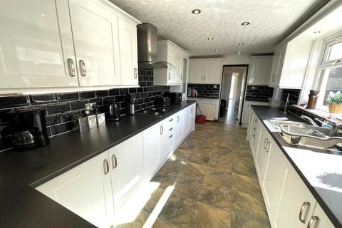 3 bedroom detached house to rent, Coll Gardens, Dreghorn, North Ayrshire, KA11
