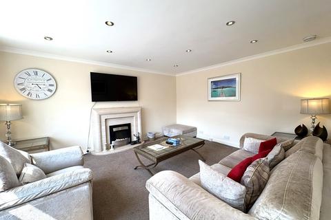 3 bedroom detached house to rent, Coll Gardens, Dreghorn, North Ayrshire, KA11