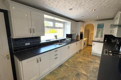 3 bedroom detached house to rent, Coll Gardens, Dreghorn, North Ayrshire, KA11