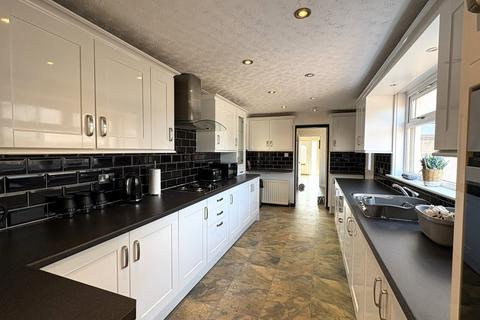 3 bedroom detached house to rent, Coll Gardens, Dreghorn, North Ayrshire, KA11