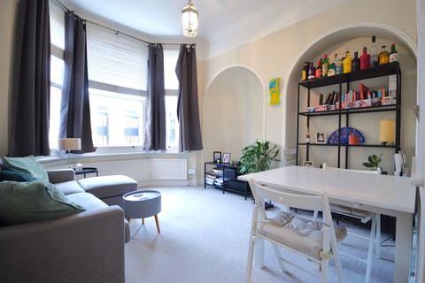 1 bedroom flat to rent, Sutton Court Road, Chiswick