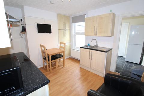 2 bedroom terraced house to rent, Theodore Place, Gillingham, Kent, ME7