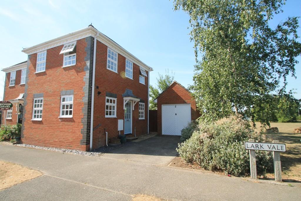 Lark Vale, Watermead, Aylesbury 2 bed semidetached house £250,000