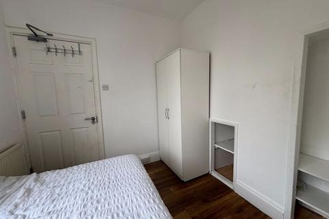 1 bedroom in a house share to rent, Malam Gardens, Poplar E14