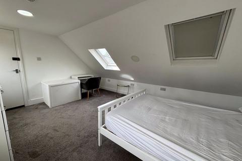 1 bedroom in a house share to rent, Malam Gardens, Poplar E14