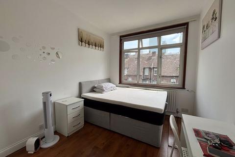 1 bedroom in a house share to rent, Malam Gardens, Poplar E14