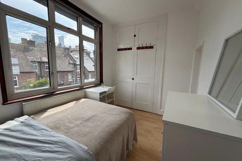 1 bedroom in a house share to rent, Malam Gardens, Poplar E14
