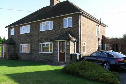 3 bedroom semi-detached house to rent, Shipley Bridge Lane, Copthorne