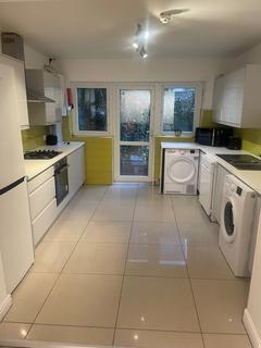 9 bedroom semi-detached house to rent, Ashlyn Grove