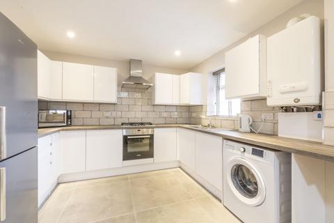 8 bedroom terraced house to rent, Edenhall Avenue