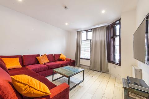 8 bedroom terraced house to rent, Edenhall Avenue