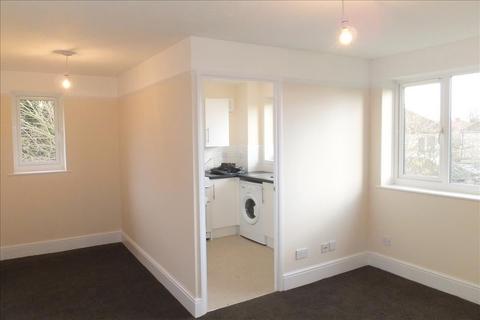 Studio to rent, Redford Close, Feltham, Middlesex, TW13