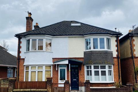 3 bedroom semi-detached house to rent, Sandbanks Road, Poole