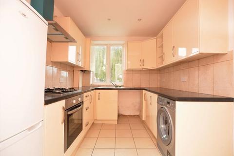 2 bedroom terraced house to rent, St. Johns Road, Slough