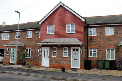 2 bedroom terraced house to rent, 2 BED WITH EN-SUITE & GARAGE ON LADYGROVE