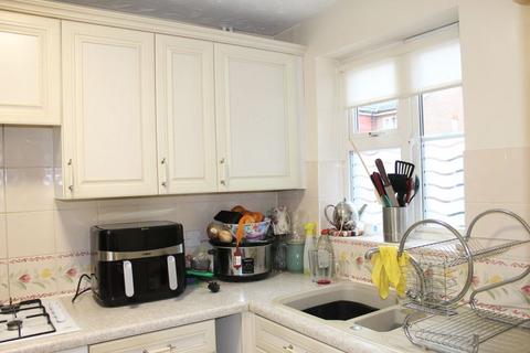2 bedroom terraced house to rent, 2 BED WITH EN-SUITE & GARAGE ON LADYGROVE