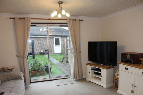 2 bedroom terraced house to rent, 2 BED WITH EN-SUITE & GARAGE ON LADYGROVE