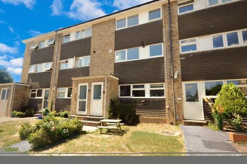 3 bedroom maisonette to rent, Ivel Road, Stevenage