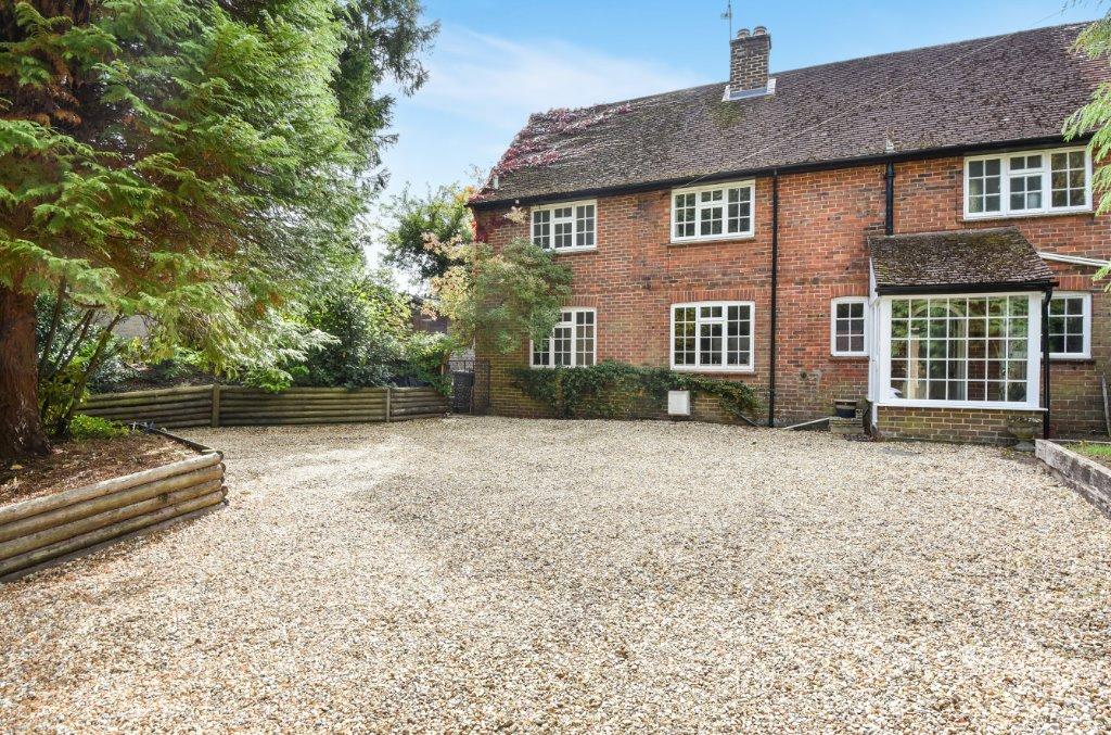 Tilford Road, Hindhead 4 bed semidetached house £625,000