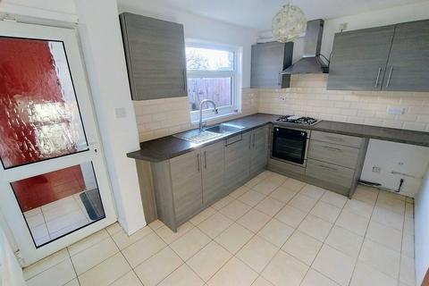 3 bedroom terraced house to rent, Warnford Walk, Wolverhampton WV4
