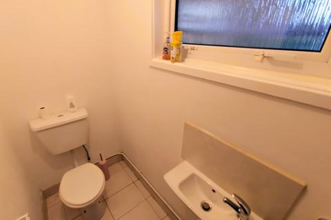 3 bedroom terraced house to rent, Warnford Walk, Wolverhampton WV4