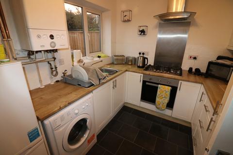 2 bedroom semi-detached house to rent, 98 Chester Avenue
