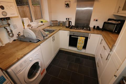 2 bedroom semi-detached house to rent, 98 Chester Avenue