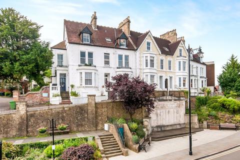 1 bedroom flat to rent, Victoria Terrace, Dorking, Surrey, RH4