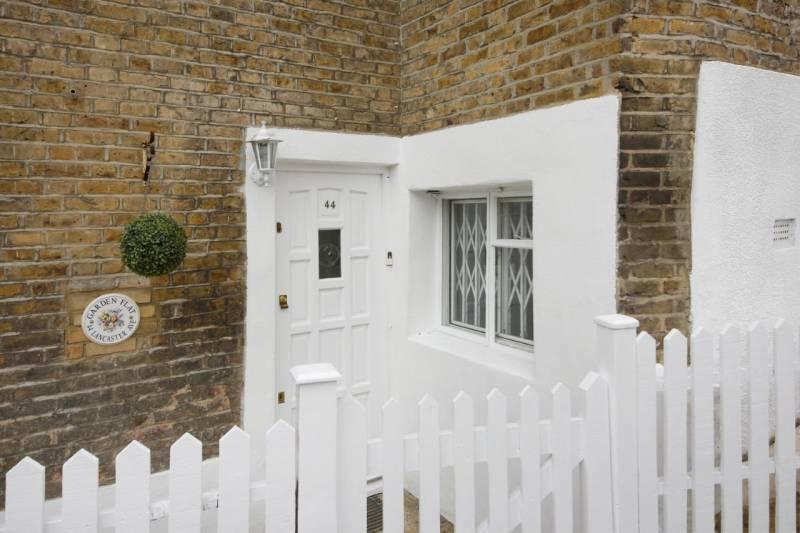 Lancaster Avenue, London, SE27 9ED 2 bed flat £1,740 pcm (£402 pw)