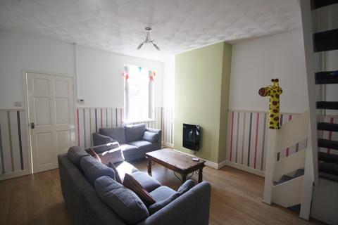 4 bedroom terraced house to rent, Windermere Street, West End, Leicester LE2
