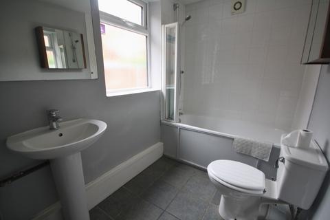 4 bedroom terraced house to rent, Eastleigh Road, West End, Leicester, LE3