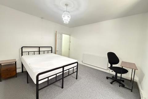4 bedroom terraced house to rent, Barclay Street, West End, Leicester LE3