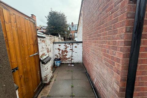 4 bedroom terraced house to rent, Barclay Street, West End, Leicester LE3