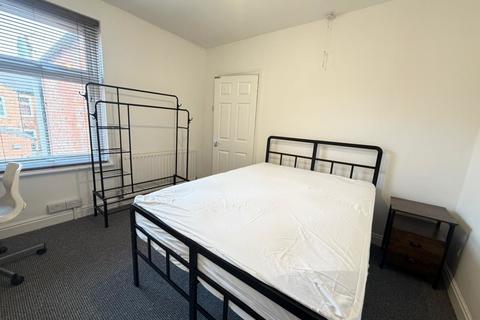 4 bedroom terraced house to rent, Barclay Street, West End, Leicester LE3