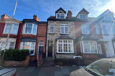 4 bedroom terraced house to rent, Wilberforce Road, West End, Leicester, LE3