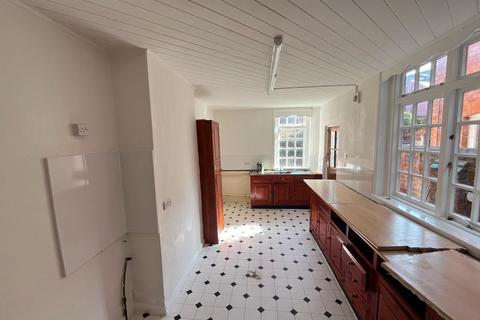 4 bedroom terraced house to rent, Wilberforce Road, West End, Leicester, LE3