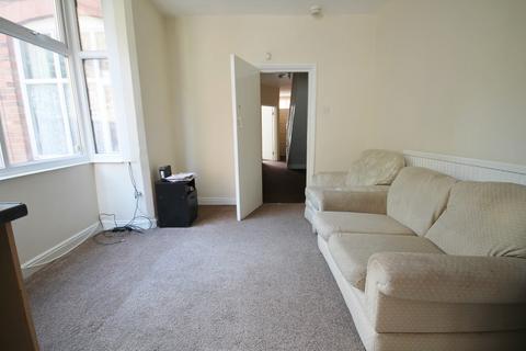 6 bedroom terraced house to rent, Brazil Street, West End, Leicester, LE2