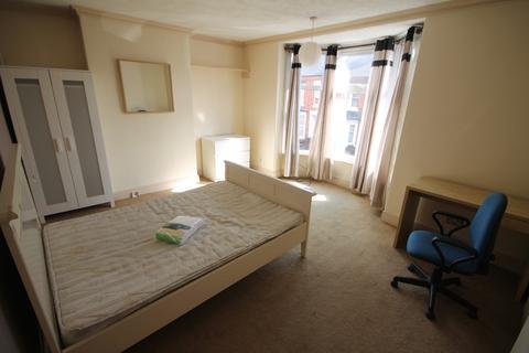 4 bedroom terraced house to rent - Cambridge Street, West End, Leicester, LE3