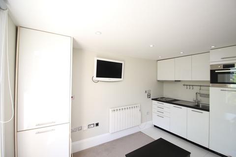 Studio to rent, Oak Hill, Surbiton KT6