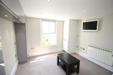 Studio to rent, Oak Hill, Surbiton KT6