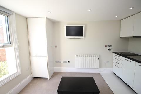Studio to rent, Oak Hill, Surbiton KT6