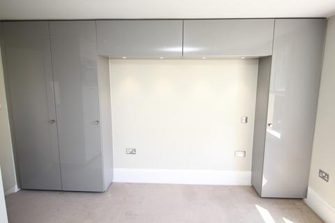Studio to rent, Oak Hill, Surbiton KT6
