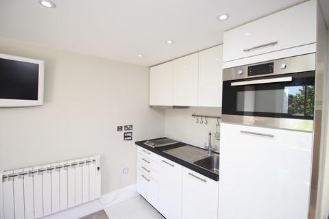 Studio to rent, Oak Hill, Surbiton KT6