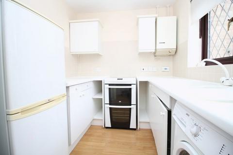 2 bedroom terraced house to rent, Schooner Way, Southampton SO31