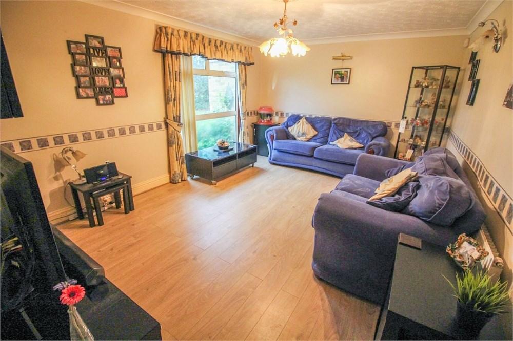 The Maples, Harlow, CM19 3 bed end of terrace house £319,995